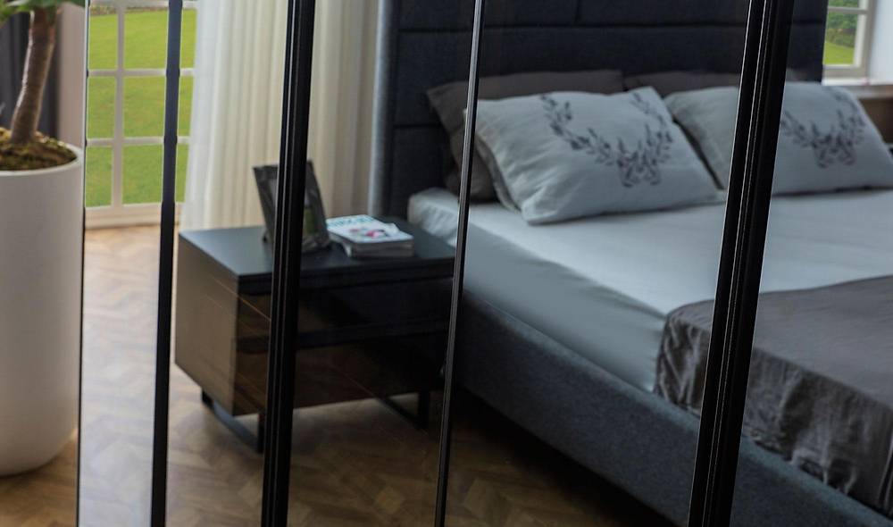 Palace Bazalı Yatak Odası - 6 Kapılı Yatak Odası