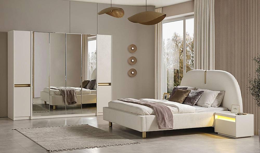 Hennes Yatak Odası - 6 Kapılı Yatak Odası