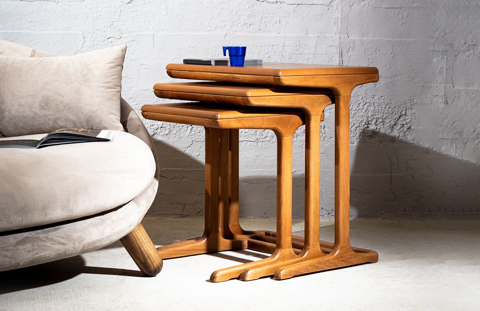 Stranger Yan Sehpa ABD Ceviz Sehpa ve Aksesuar