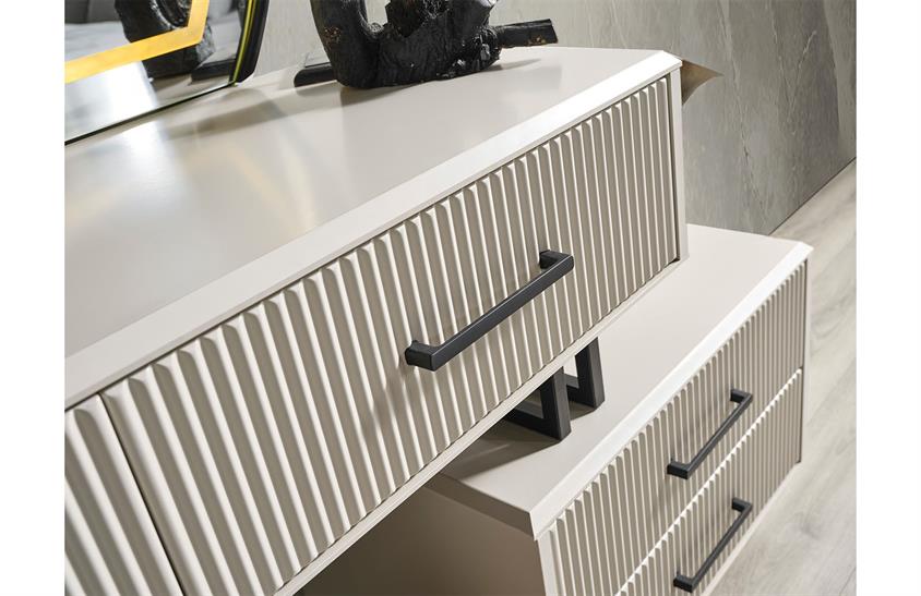 Ashwini Giyinme Odası Yatak Odası