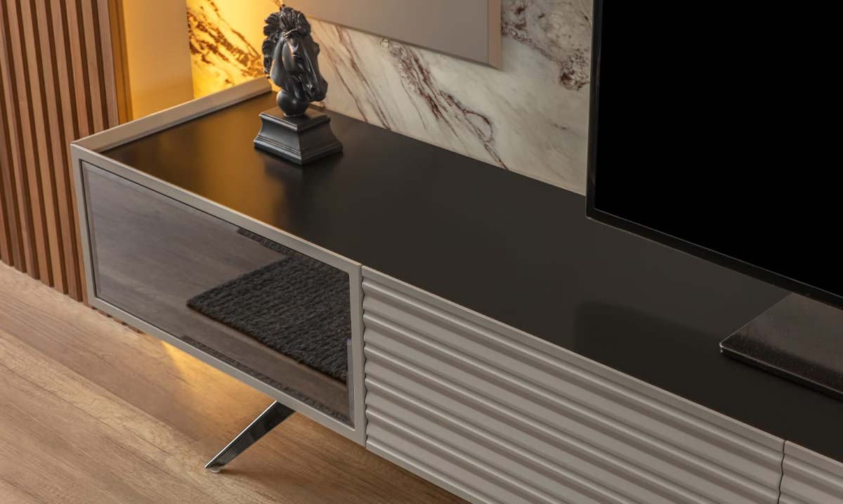 Parma Metal Ayaklı TV Ünitesi TV Ünitesi