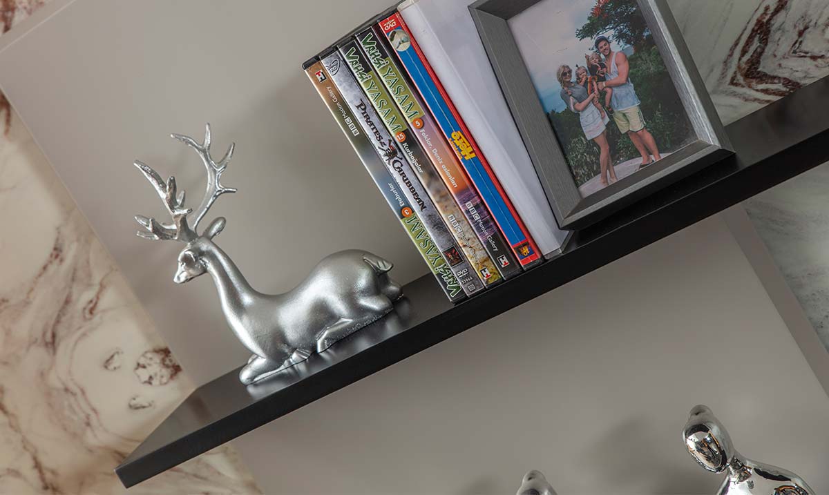 Parma Metal Ayaklı TV Ünitesi TV Ünitesi