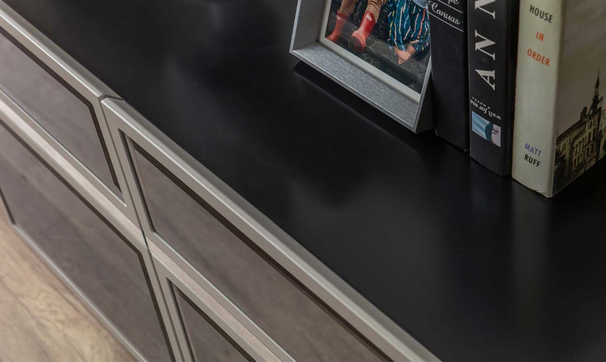 Parma Metal Ayaklı TV Ünitesi TV Ünitesi