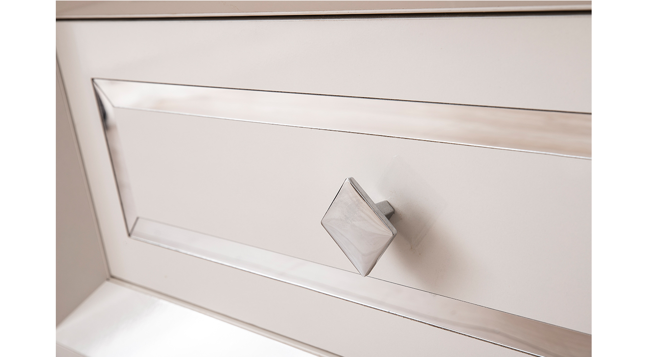 Berrak Metal Ayaklı Tv Ünitesi (Gümüş) TV Ünitesi